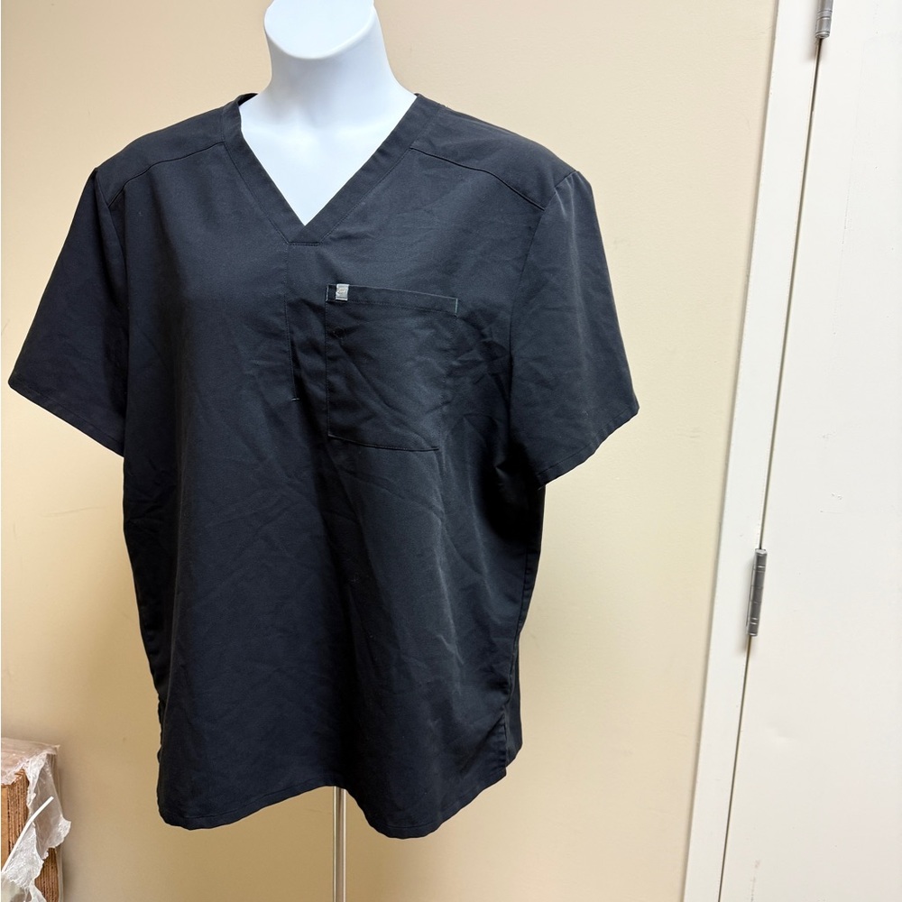 Fabletics Men's Black V-Neck‎ Scrub Top XXL